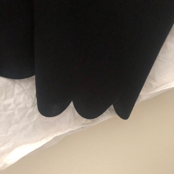 3/$20 Scalloped black & white collared blouse - Picture 4 of 5